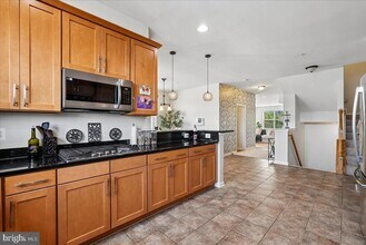 43610 Hampshire Crossing Square in Leesburg, VA - Building Photo - Building Photo