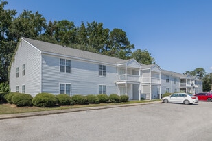 Four Oaks Apartments in Florence, SC - Building Photo