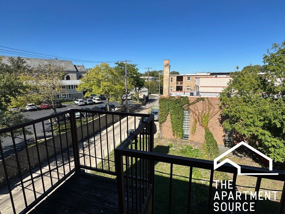 896 Green Bay Rd in Winnetka, IL - Building Photo