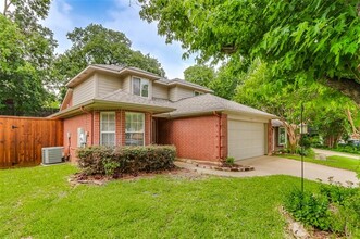 1439 Hampton Rd in Grapevine, TX - Building Photo - Building Photo