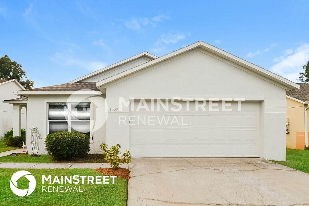 1308 Whitewood Way in Clermont, FL - Building Photo