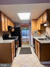 9218 Sprucewood Rd in Burke, VA - Building Photo - Building Photo