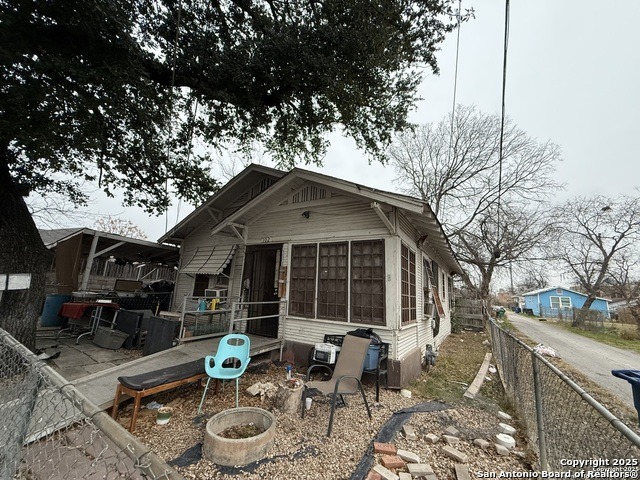 102 S Rosillo in San Antonio, TX - Building Photo