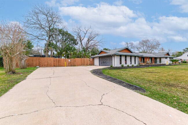 7810 Nairn St in Houston, TX - Building Photo - Building Photo