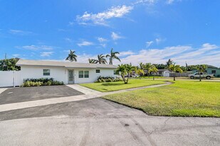 1210 SW 10th Terrace in Deerfield Beach, FL - Building Photo