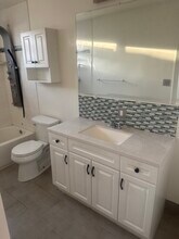 729 E Elder St, Unit A in Fallbrook, CA - Building Photo - Building Photo