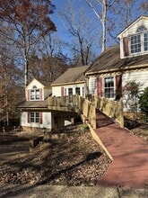 2721 Linden Ln, Unit Apartment in Williamsburg, VA - Foto de edificio - Building Photo