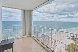 1010 S Ocean Blvd in Pompano Beach, FL - Building Photo - Building Photo