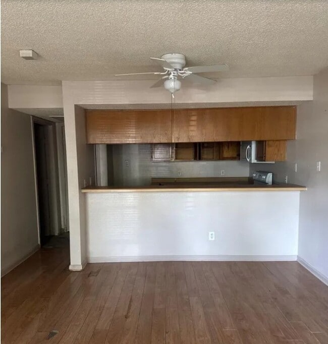 6108 Abrams Rd in Dallas, TX - Foto de edificio - Building Photo