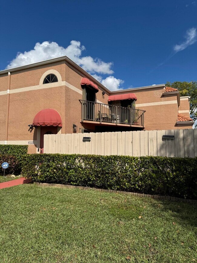 6115 Seven Springs Blvd in Greenacres, FL - Building Photo - Building Photo