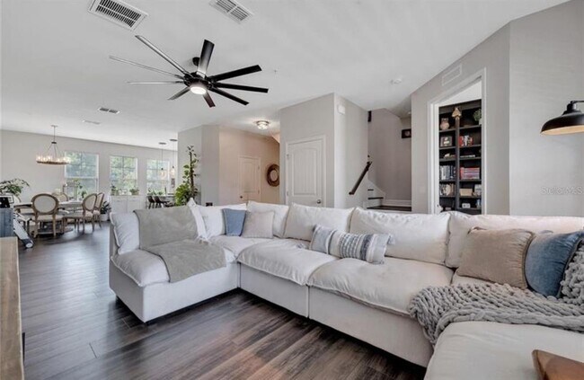 9997 Town Lake Dr in Orlando, FL - Building Photo - Building Photo