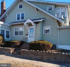 1002 Pembroke Ave in East Lansdowne, PA - Building Photo - Building Photo