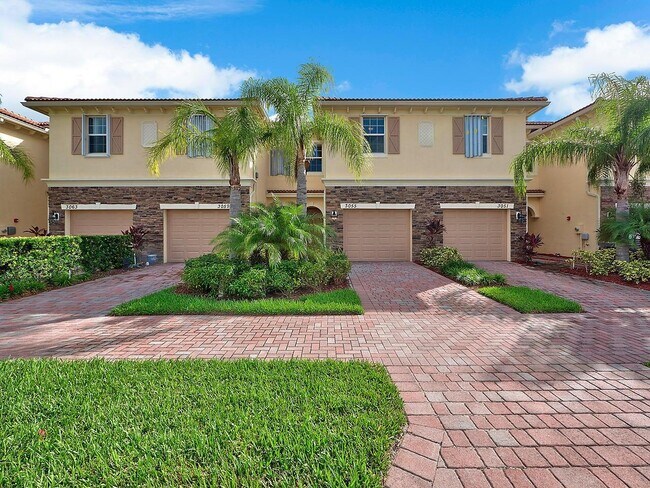 3047 SW Otter Ln in Stuart, FL - Building Photo - Building Photo
