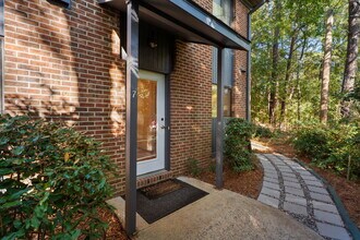 609 Hillsborough St, Unit 7 in Chapel Hill, NC - Building Photo - Building Photo