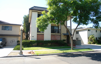 337 N Isabel St in Glendale, CA - Building Photo - Building Photo