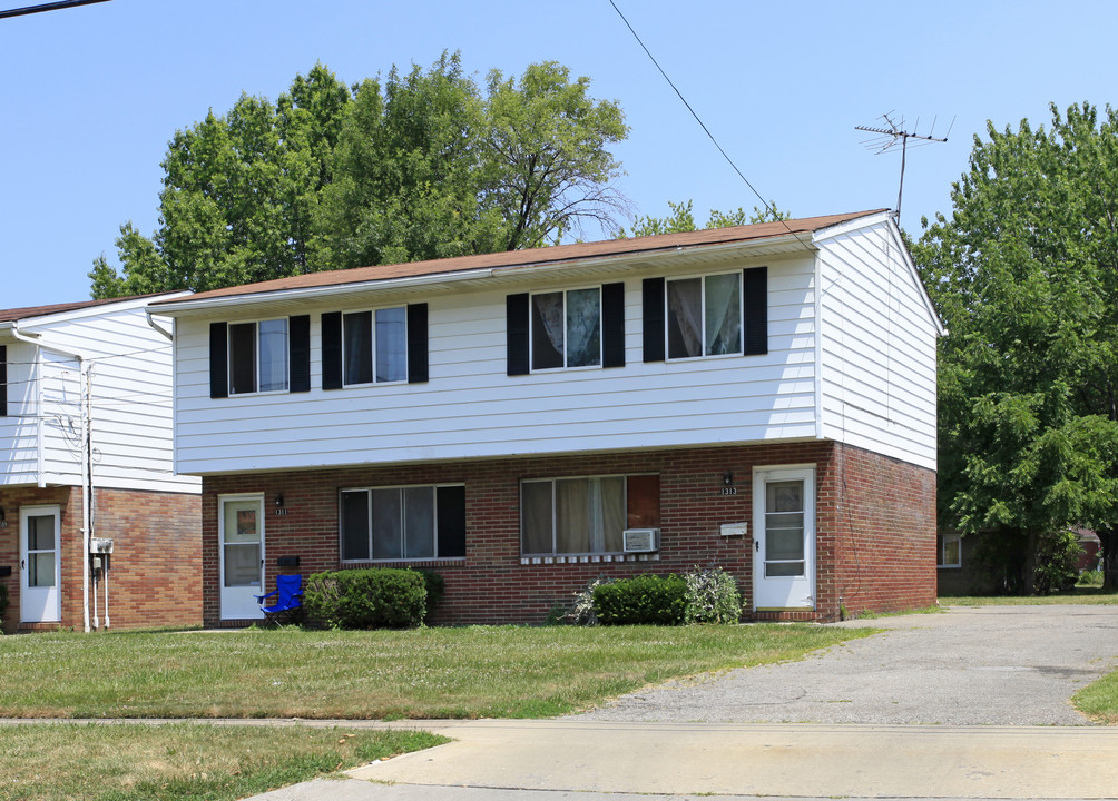 1307-1331 Euclid Ave in Lorain, OH - Building Photo