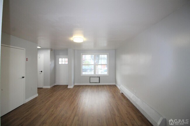 190 Dwight St-Unit -1 in Jersey City, NJ - Foto de edificio - Building Photo