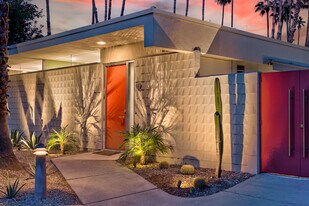 17 Desert Lakes Dr in Palm Springs, CA - Building Photo