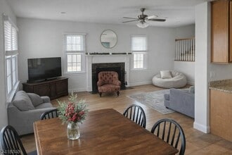 812 Old York Rd in Raritan, NJ - Building Photo - Building Photo