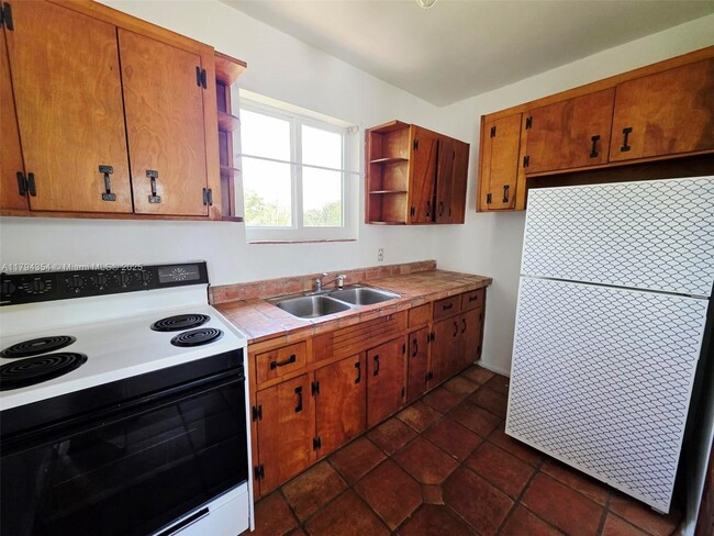 property at 524 Hampton Rd