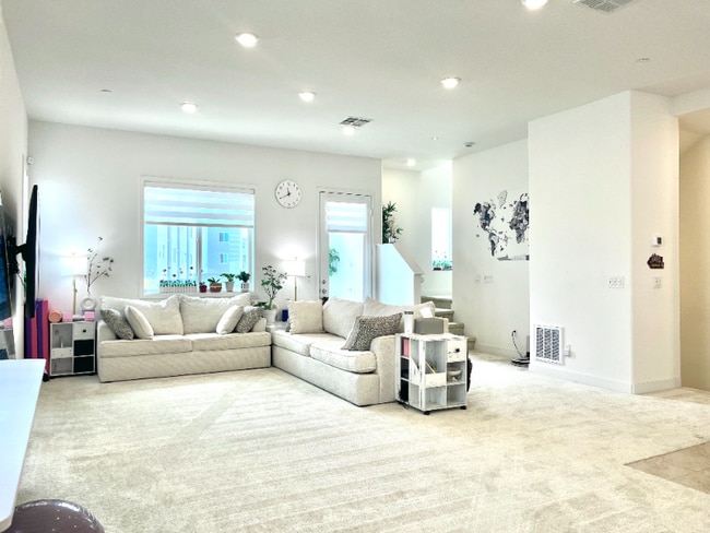 259 Sash in Irvine, CA - Building Photo - Building Photo