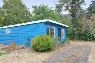 10605 SE Bush St in Portland, OR - Building Photo