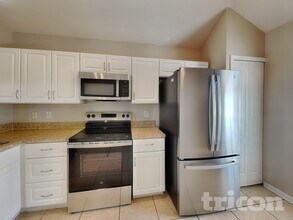 1446 Firewheel Dr in Zephyrhills, FL - Building Photo - Building Photo