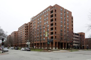 Evanston Place in Evanston, IL - Building Photo