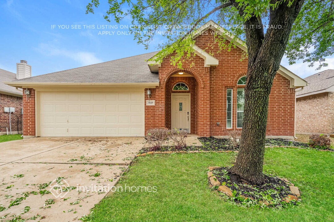 3849 Cedar Falls Dr in Fort Worth, TX - Building Photo