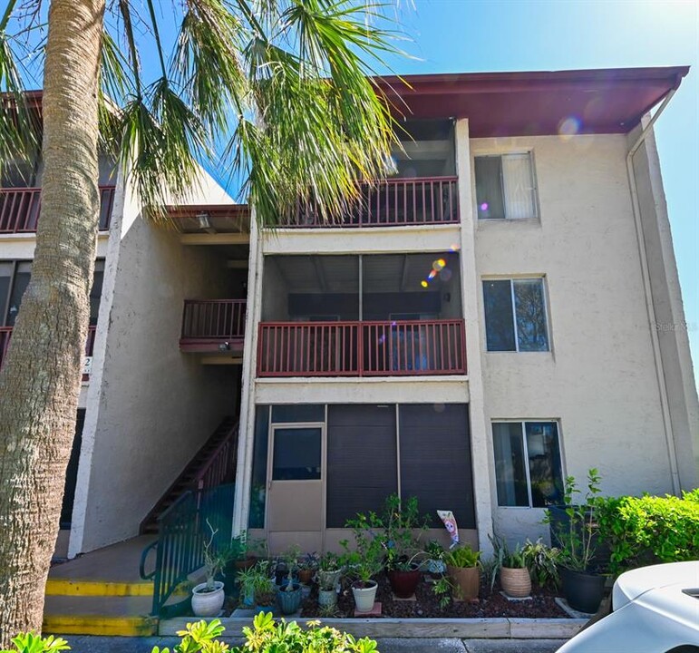 3853 S Lake Dr in Tampa, FL - Building Photo