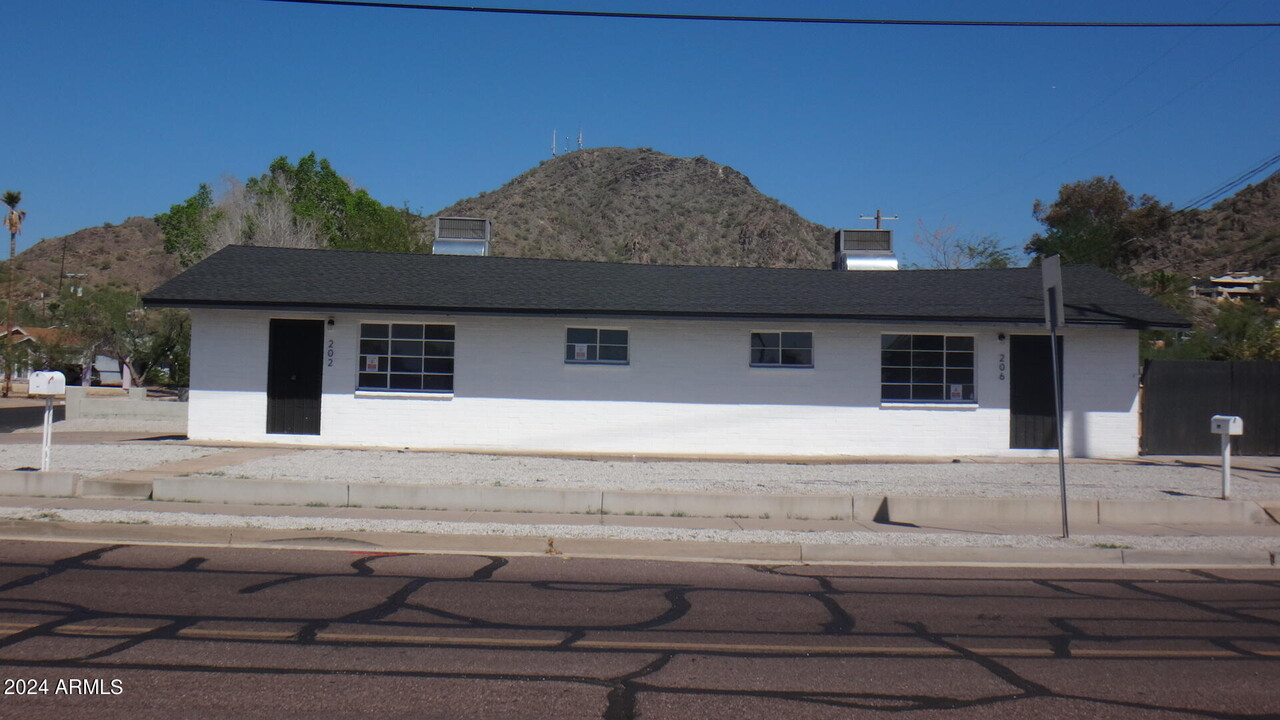 202-206 E Mountain View Rd in Phoenix, AZ - Building Photo