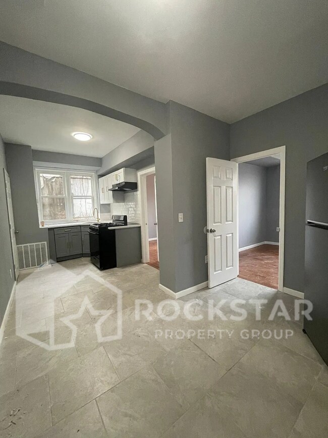 300 Lyons Ave in Newark, NJ - Building Photo - Building Photo