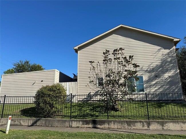 property at 10070 Emnora Ln