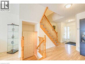 26 Kendrick Ct in Hamilton, ON - Building Photo - Building Photo