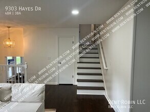 9303 Hayes Dr in Overland Park, KS - Building Photo - Building Photo