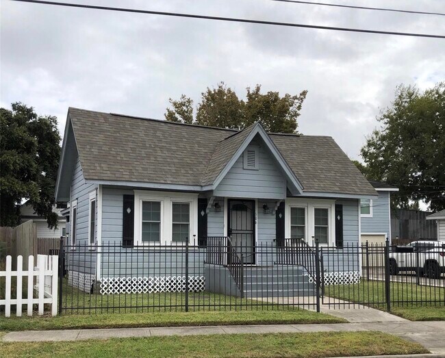 106 N Eastwood St