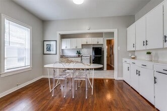 733 W Page Ave in Dallas, TX - Building Photo - Building Photo