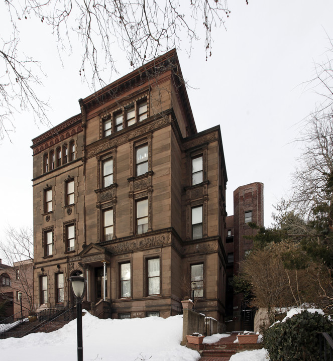 H & W Apartments in Philadelphia, PA - Foto de edificio