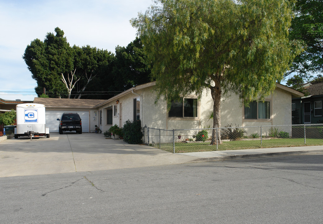 60-64 Fir St in Camarillo, CA - Building Photo