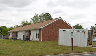 Bettie S. Davis Village Apartamentos