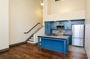 203 W Commercial St in Springfield, MO - Building Photo