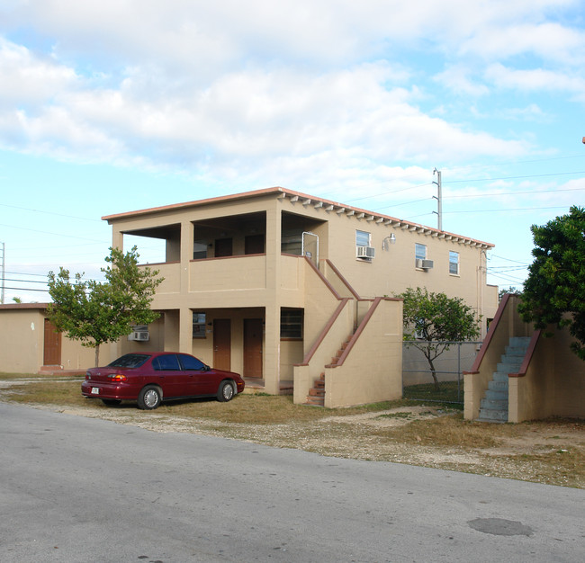 1612-1696 NW 4th Ave in Homestead, FL - Building Photo - Building Photo