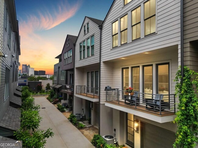 property at 658 Bull St SE