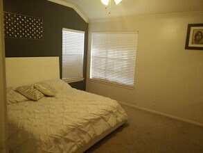 1111 Peachford Ln in Houston, TX - Building Photo - Building Photo
