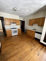 211 Holland St in Somerville, MA - Building Photo