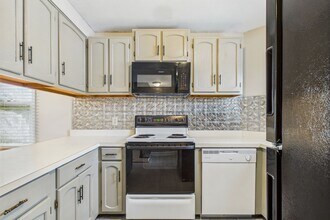 521 Tate St in Greensboro, NC - Building Photo - Building Photo