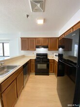 1204 Whitney Ave in Hamden, CT - Foto de edificio - Building Photo