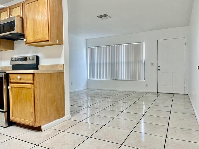 395 Schoolhouse Ln in Merritt Island, FL - Building Photo - Building Photo