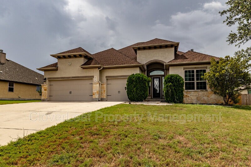6210 Fishpond Rd in Converse, TX - Building Photo