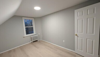 27 W Somerset St in Raritan, NJ - Building Photo - Building Photo